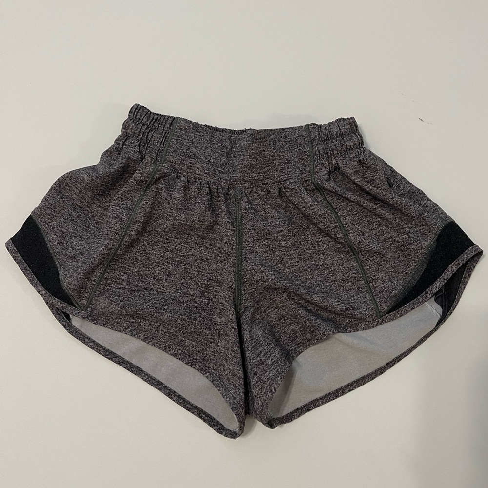 Lululemon Hotty Hot Low Rise Short 2.5” size 2
